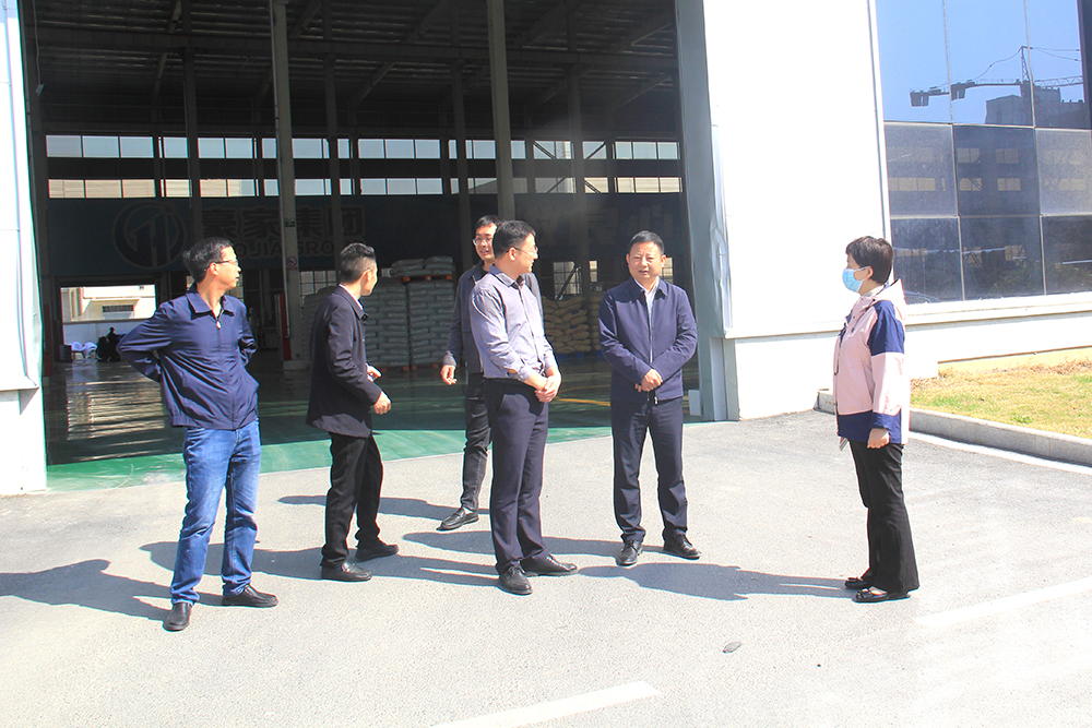 池州市東至縣副縣長徐洪河，生態(tài)環(huán)境局黨組成員洪小兵等一行蒞臨豪家管業(yè)考察交流2